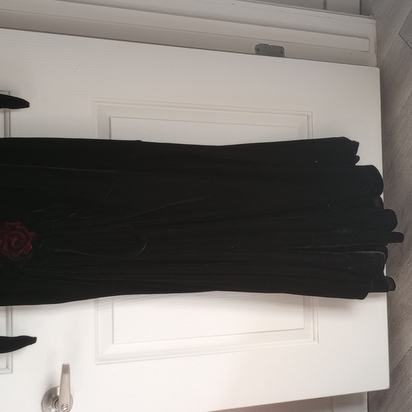 PYRAMID COLLECTION RENAISSANCE ELEGANT BLACK VELVET MAXI DRESS SZ L - Picture 2 of 6